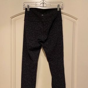 SZ 6 LULULEMON 28” Full Length High Waisted Align Leggings Black Leopard/Camo